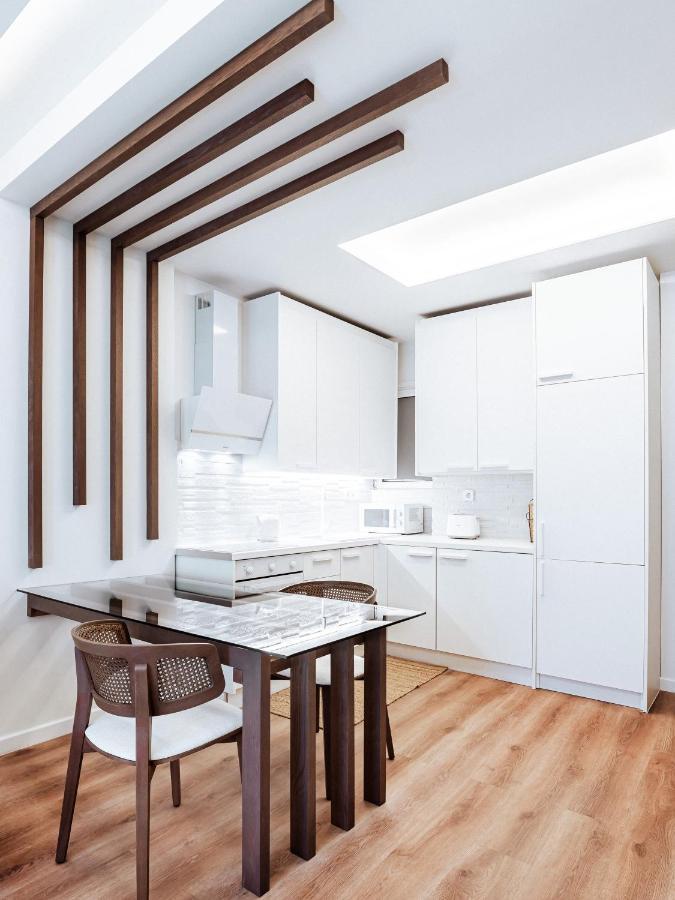 Luxury Apartment In The Heart Of The City - 1Br Афины Экстерьер фото