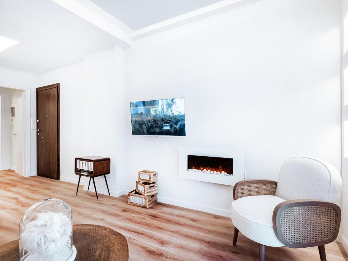 Luxury Apartment In The Heart Of The City - 1Br Афины Экстерьер фото