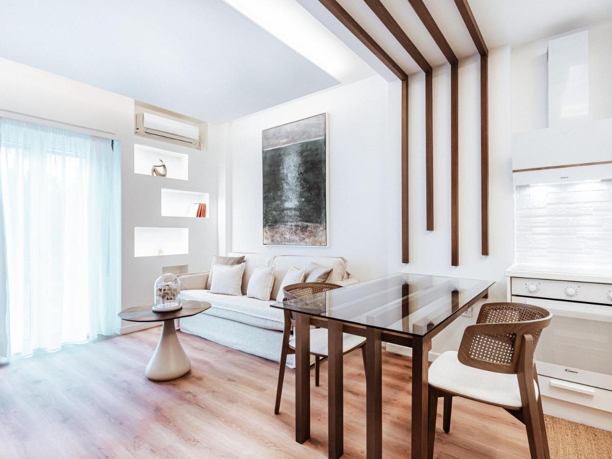 Luxury Apartment In The Heart Of The City - 1Br Афины Экстерьер фото