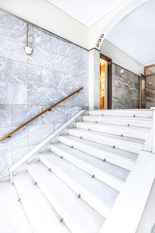 Luxury Apartment In The Heart Of The City - 1Br Афины Экстерьер фото