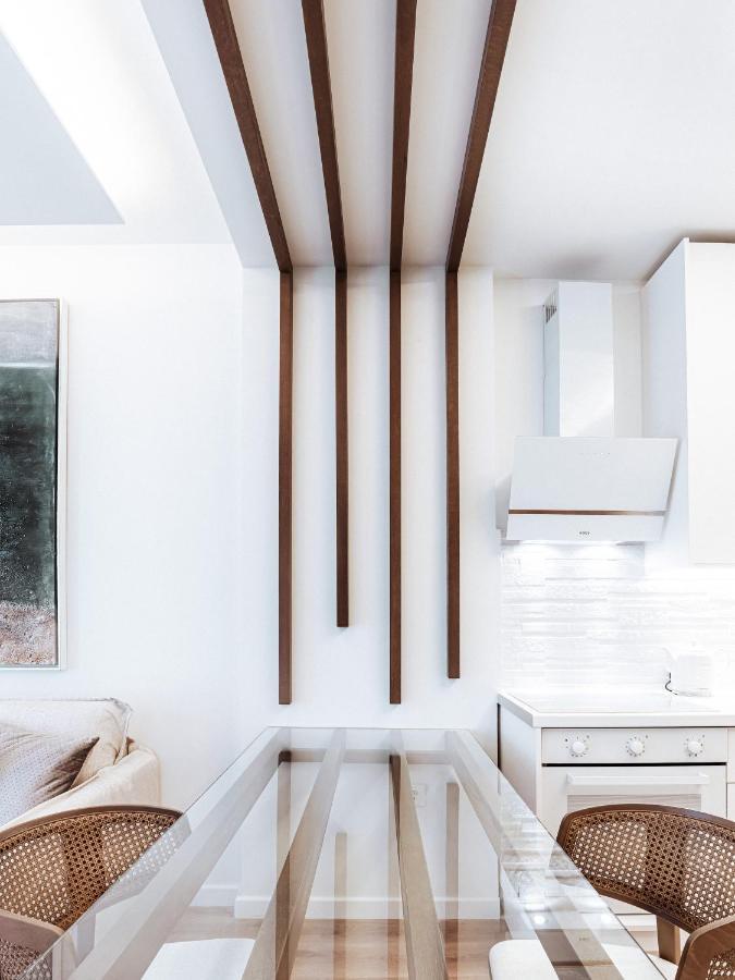 Luxury Apartment In The Heart Of The City - 1Br Афины Экстерьер фото