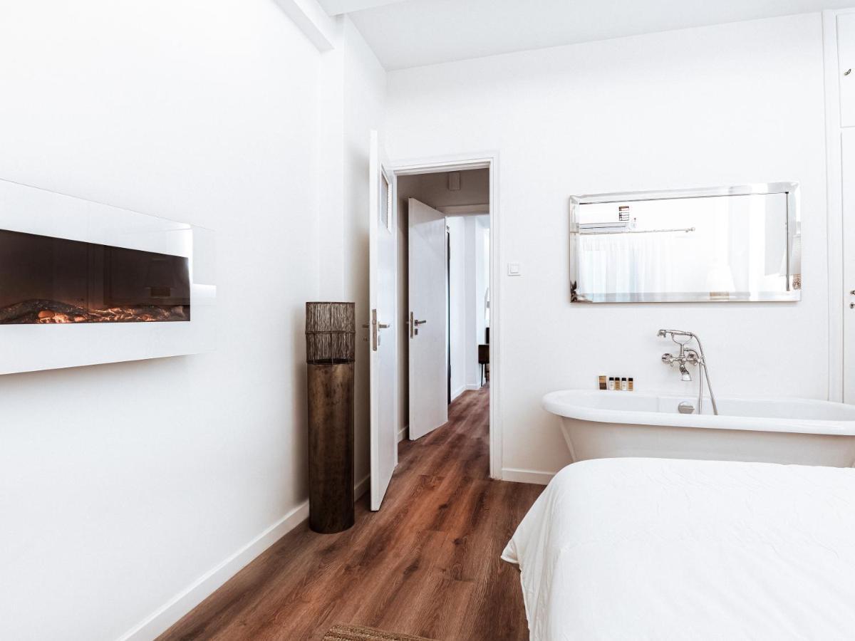 Luxury Apartment In The Heart Of The City - 1Br Афины Экстерьер фото